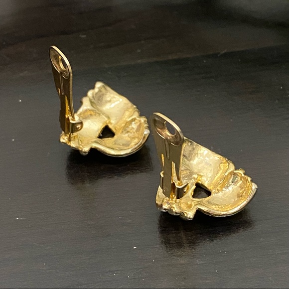 Vintage Unsigned Gold-tone Knot Clip On Earrings - Picture 8 of 13